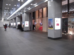 牛乳石鹸、大丸東京店・八重洲口に石鹸広告を大々的に展開