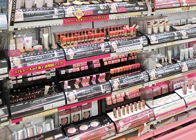 20～30代女性412名にアンケート、消費者が求める化粧品2016
