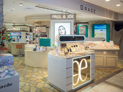 化粧品専門店 グレイス、入り口付近のリニューアルで客数増加
