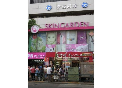 スキンガーデン 新大久保店、国内最大級の韓流ショップの現在とは