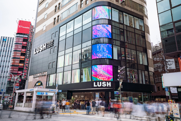 LUSH、アジア最大級の旗艦店を新宿にオープン
