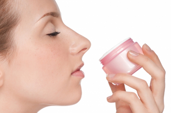 ナリス化粧品、香りに関するアンケート調査を実施