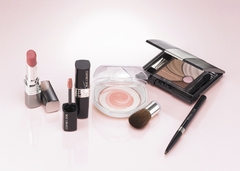 カネボウ化粧品、2012年春「コフレドール」に化粧もち効果高めたベースメーク新製品