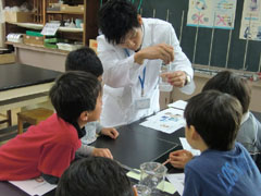 アルビオン、小学生を対象にハンドクリームづくり教室を開催